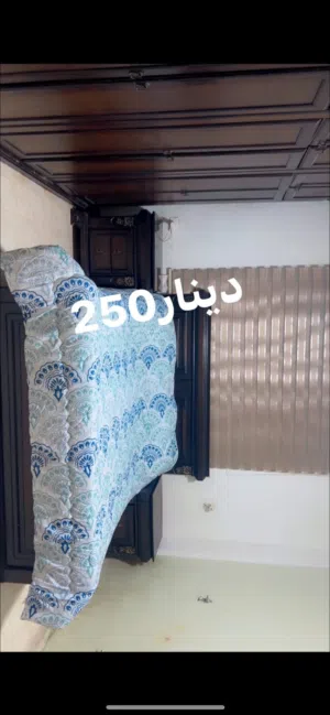 غرفة نوم مستعمل تخت مع خزانه 6درفات طابقين وبيرو 250 دينار