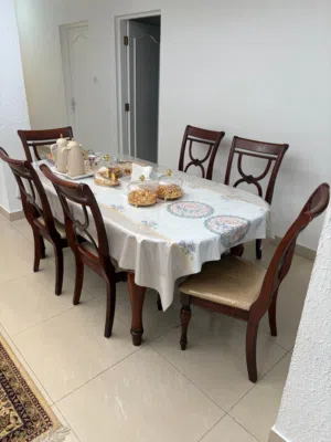 طاولة طعام