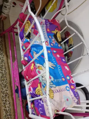 سرير بيبي هزاز ومكنسه كهربا