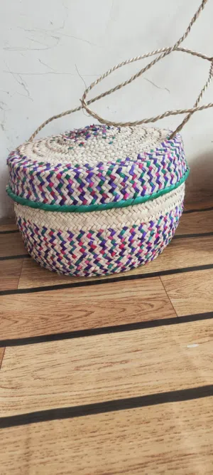 سلة يدوية الصنع