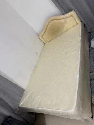سرير نفر و نص مستخدم