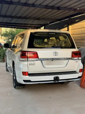 تويوتا لاندكروزر  GXR grand touring  موديل 2020. وارد بريمي . عداد 63000 كم