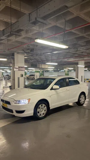 Used Mitsubishi Lancer in Dhofar