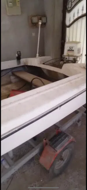 قارب للبيع اروبي 4ميترو ونص من غير كريلو