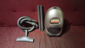 مكنسه هيتاشي يابانيه الصنع بالكامل ، شفط وطرد ، قوه شفط جباره وقويه جدأ ، سلك بطول 7 متر.