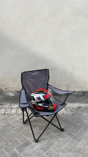 للبيع خوذة Arai اصلية المقاس M