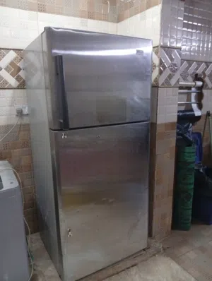 ثلاجه كبير مستعمله  وشغاله ونضيفه