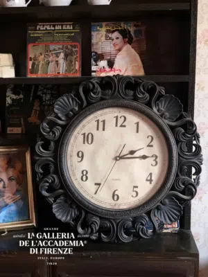 ساعة حائط فنتج