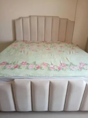 Upholstered bed frame