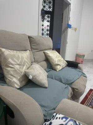 كنبة 2 و3 للبيع