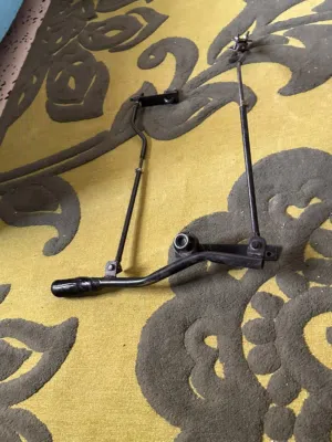 جهاز قيادة سيارة باليد اليسار لذوي الإعاقة .