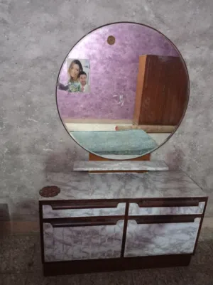 ميز تواليت مستعمل