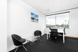 All-inclusive access to professional office space for 3 persons in Muscat, Roola District