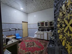 بيت للبيع بلجزيرة اليوبة شارع الصقر طابقين يحتوي على 6غرف و3حمامات