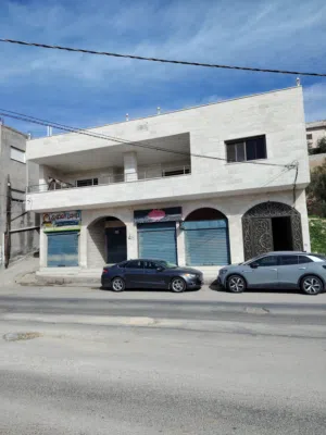 منزل للبيع مع مخازن عدد 4