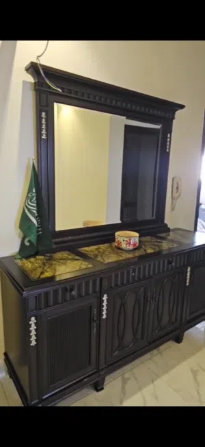 اثاث مستعمل فخم وثقيل