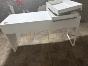 طاولة تسريحة