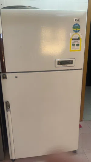 ثلاجة + فريزر للبيع