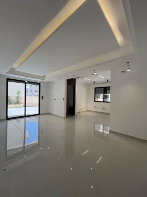 شقة طابق ثاني 220م في ضاحية النخيل باطلالة رائعة