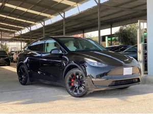 تسلا ابتداء من 28 للمدة الطويلة ( لازم تامين كاش) السعر حسب المدة ..