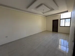 شقة جديدة مع حديقة بسعر مغري ماركا
