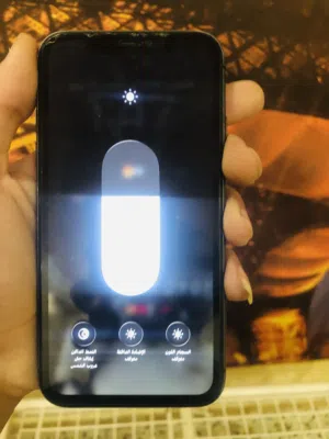 Apple iPhone 11 64 GB in Al Maya