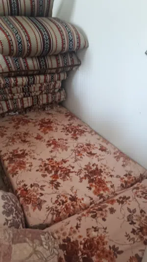 مخدات ودشك تبعها ،،