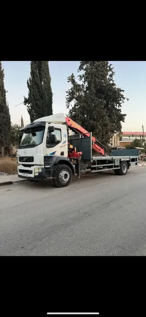 used-volvo-260-in-nablus