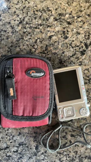 كاميرا أوليمبوس ديجيتال Olympus FE-230 نظيفة جدًا مع كامل ملحقاتها الأصلية