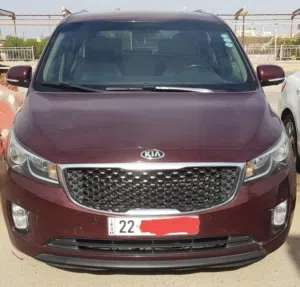 سياره كيه سيدونه موديل 17محرك 3500 ظرره بابين تبديل بس ذني بيه سياره جاهزه فول مواصفات ماعدئ الفتحه