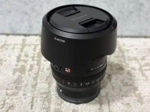 بحالة ممتازة مع جميع ملحقاتها FE 24mm F1.4 Lens  Prime lens Wide Range