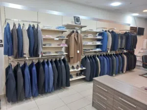 ديكور محل البسة رجالي بحاله ممتازه