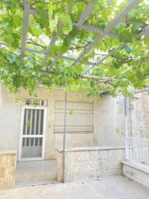 180 m2 3 Bedrooms Apartments for Rent in Amman Al Rawnaq