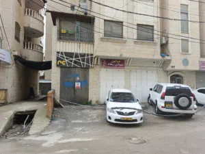 محل تجاري مناسب للاستثمار  لعيادة  مقابل  مدرسة العهد التخصصية