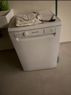 غسالة صحون إريستون