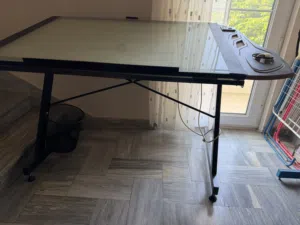 طاولة رسم هندسي بحالة ممتازه غير مستخدمه 150 دينار