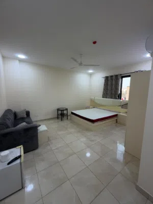 للايجار غرفة فخمة مفروشة وغير مفروش شامل الكهرباء والماء في منطقة عالي for rent with ewa in aali