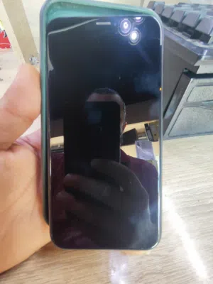 ايفون xr   128 قيقا الشفرة الليبيبة متخدمش الباقي اموره مية ف المية و بالتجريب