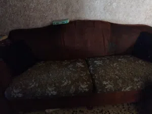 طقمين كنب مستعمل الحاله متوسطه ثلاثيه وثنائية ومفردتين