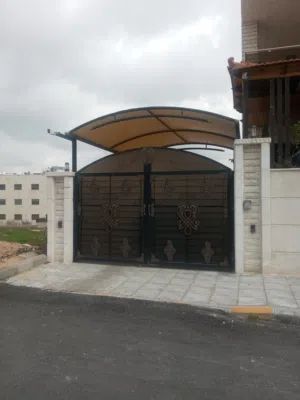 شقة شبه ارضية 320م مربع داخلي وخارجي