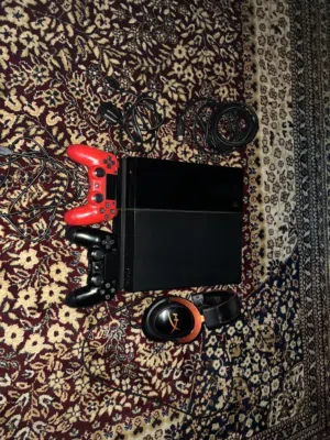 بلاستيشن 4 جميع اغراضه معه