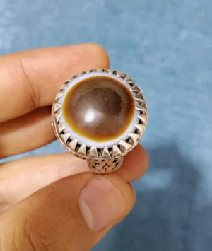 خاتم جزع بقري صياغته ثقيله جدا جدا صياغة صادق الطائي فضه ثقيله تحفه فنيه جمل روعه خاتم جزع بقري صياغ