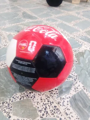 كرة قدم كولا كولا وحده مستعمله واثنين بعدهن بالكيس
