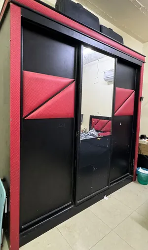 KING SIZE BED WITH SLIDE WARDROBE