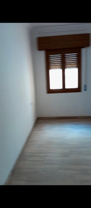 ‏اربع طوابق ‏.‏ 1100 م٢ ‏.‏ الوسيط‏0