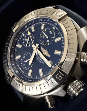 Breitling Avenger chronograph 43