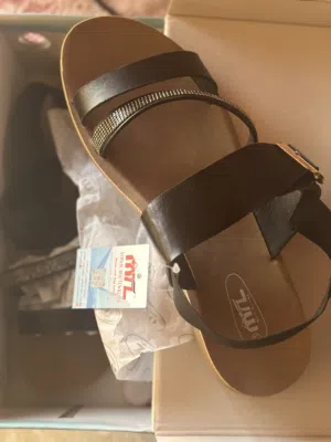 صندل اسود للبيع