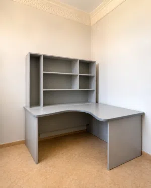 طاولة مكتب زاوية مع ارفف تخزين   corner office table with shelves