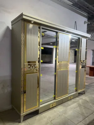 للبيع: خزانة ملابس– خشب لاتيه