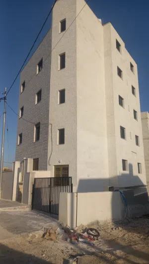 عمارة للبيع أو للمبادلة على قطعة أرض